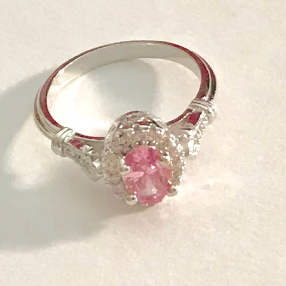 ✨NEW✨ Faux Diamond Ring Pink Halo Vintage style